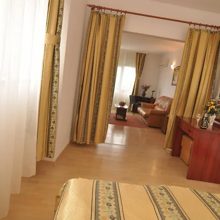 Hotel Dali 3*